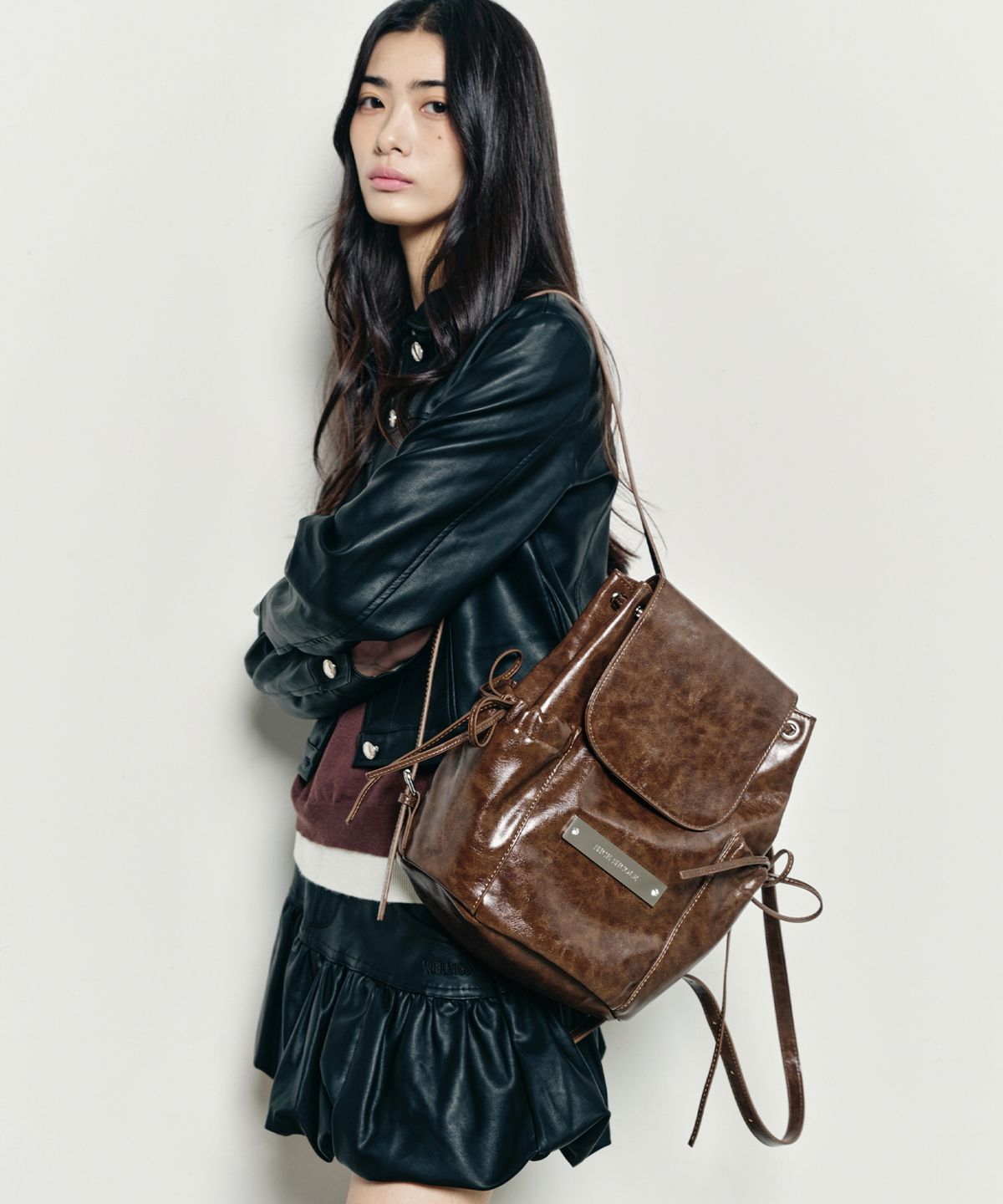 닉앤니콜(NICK&NICOLE) CRYSTAL LEATHER SHIRRING BACKPACK_BROWN