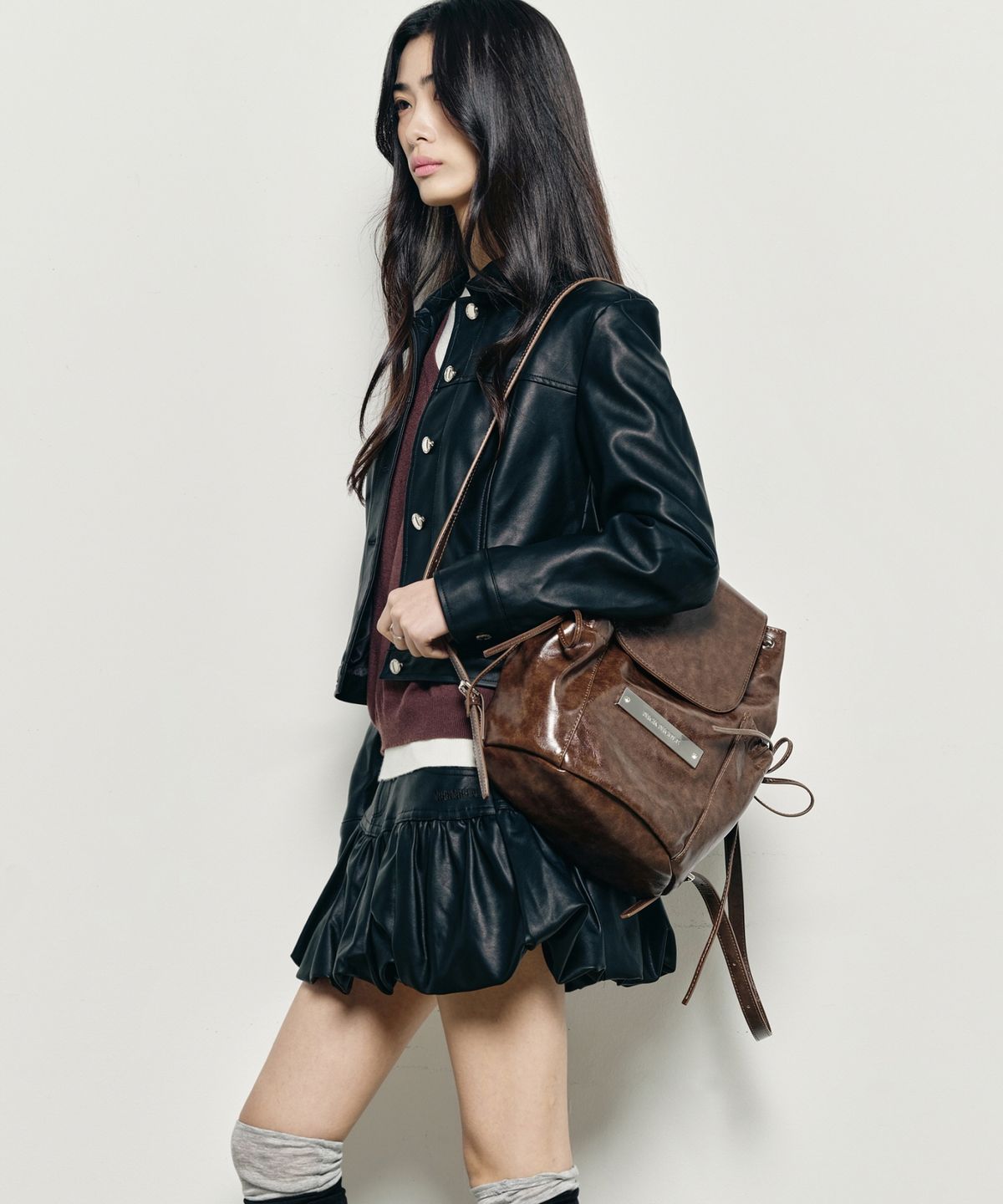 닉앤니콜(NICK&NICOLE) CRYSTAL LEATHER SHIRRING BACKPACK_BROWN