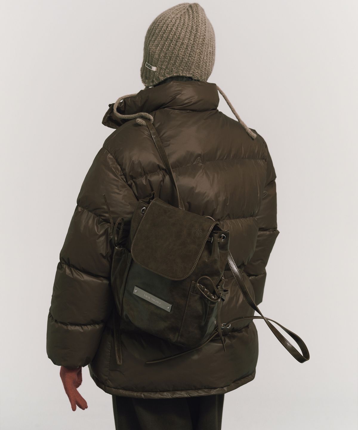 닉앤니콜(NICK&NICOLE) CRYSTAL LEATHER SHIRRING BACKPACK_BROWN