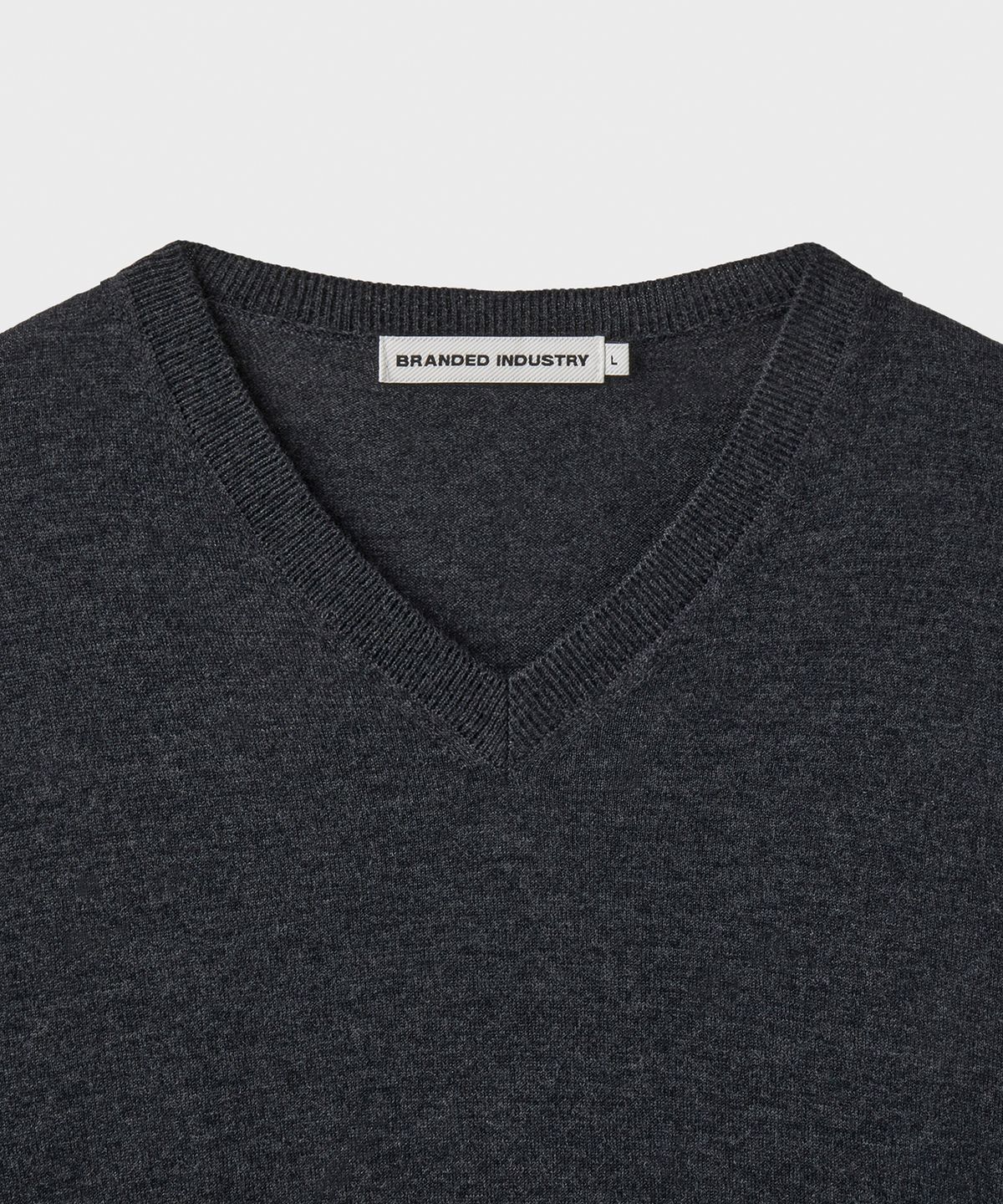 브랜디드(BRANDED) [SUPERIOR] ESSENTIAL SUPERFINE V-NECK KNIT [CHARCOAL]