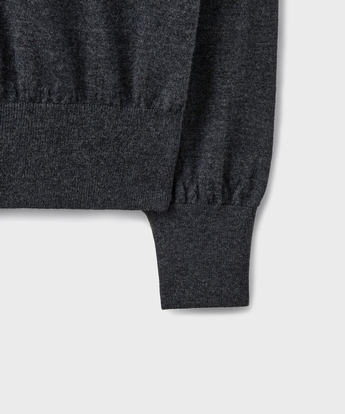 브랜디드(BRANDED) [SUPERIOR] ESSENTIAL SUPERFINE V-NECK KNIT [CHARCOAL]