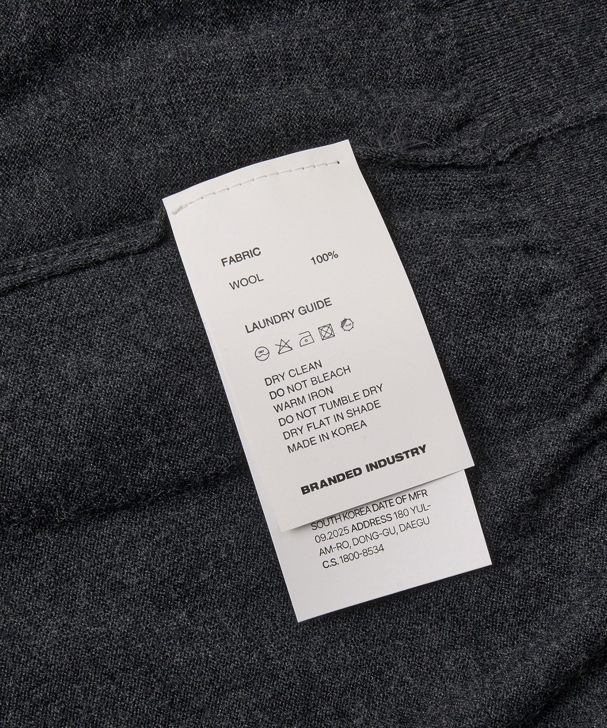 브랜디드(BRANDED) [SUPERIOR] ESSENTIAL SUPERFINE V-NECK KNIT [CHARCOAL]