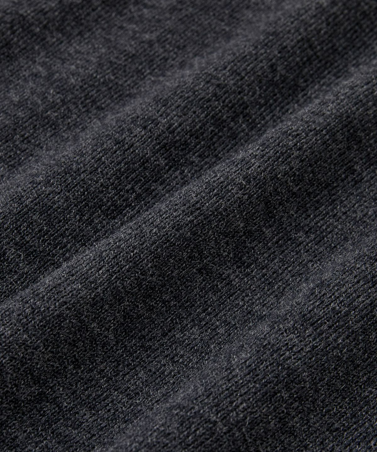 브랜디드(BRANDED) [SUPERIOR] ESSENTIAL SUPERFINE V-NECK KNIT [CHARCOAL]