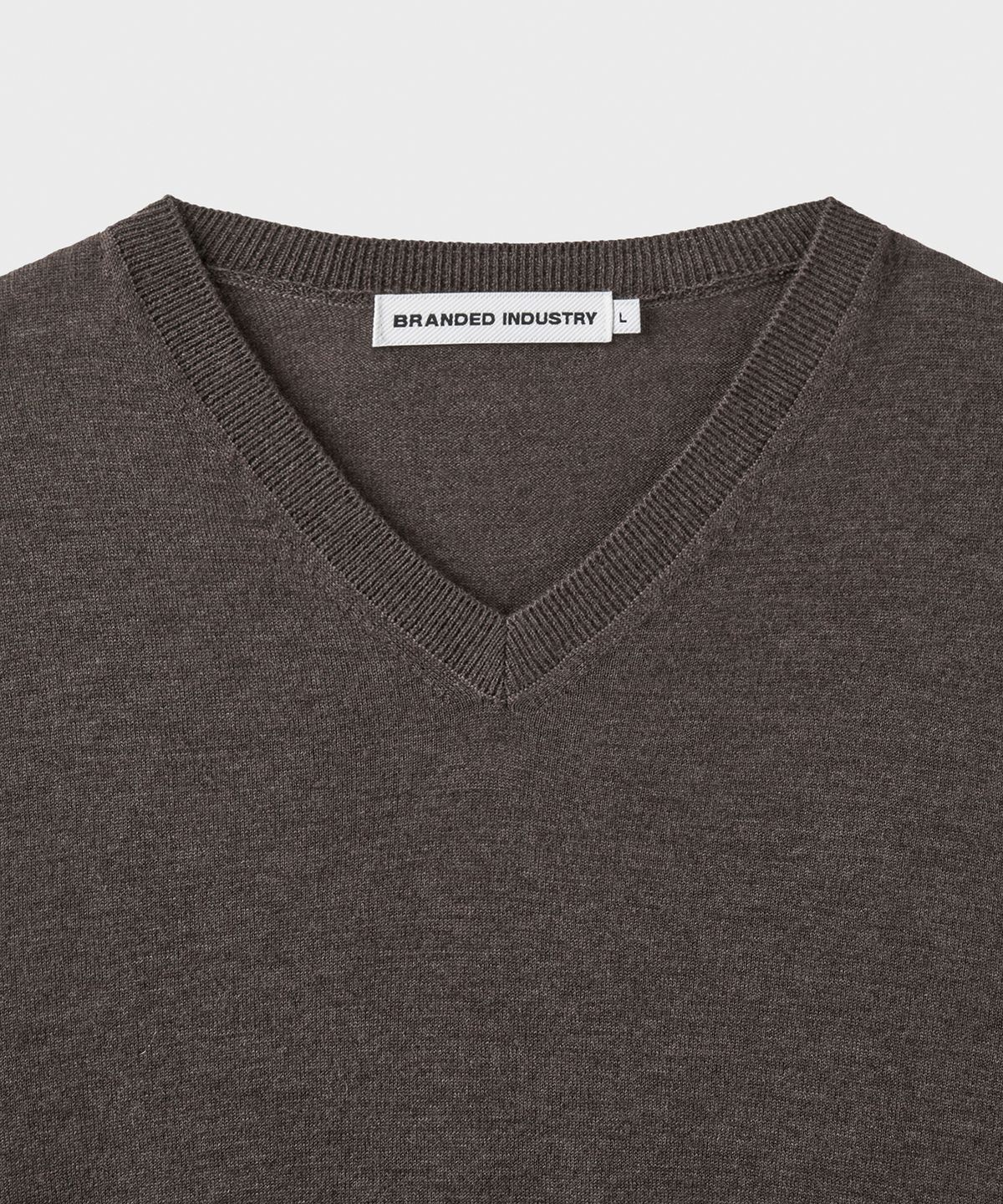브랜디드(BRANDED) [SUPERIOR] ESSENTIAL SUPERFINE V-NECK KNIT [UMBER BROWN]