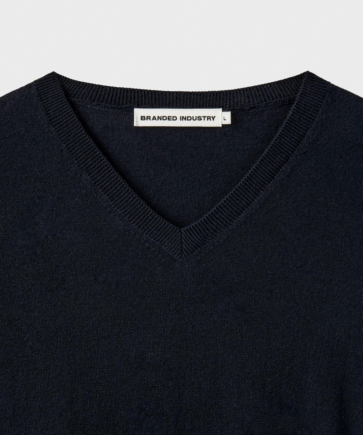 브랜디드(BRANDED) [SUPERIOR] ESSENTIAL SUPERFINE V-NECK KNIT [DARK NAVY]
