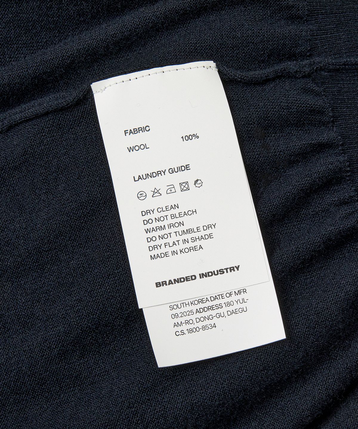 브랜디드(BRANDED) [SUPERIOR] ESSENTIAL SUPERFINE V-NECK KNIT [DARK NAVY]