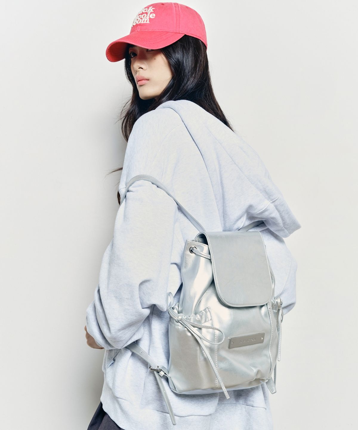 닉앤니콜(NICK&NICOLE) CRYSTAL LEATHER SHIRRING BACKPACK_SILVER