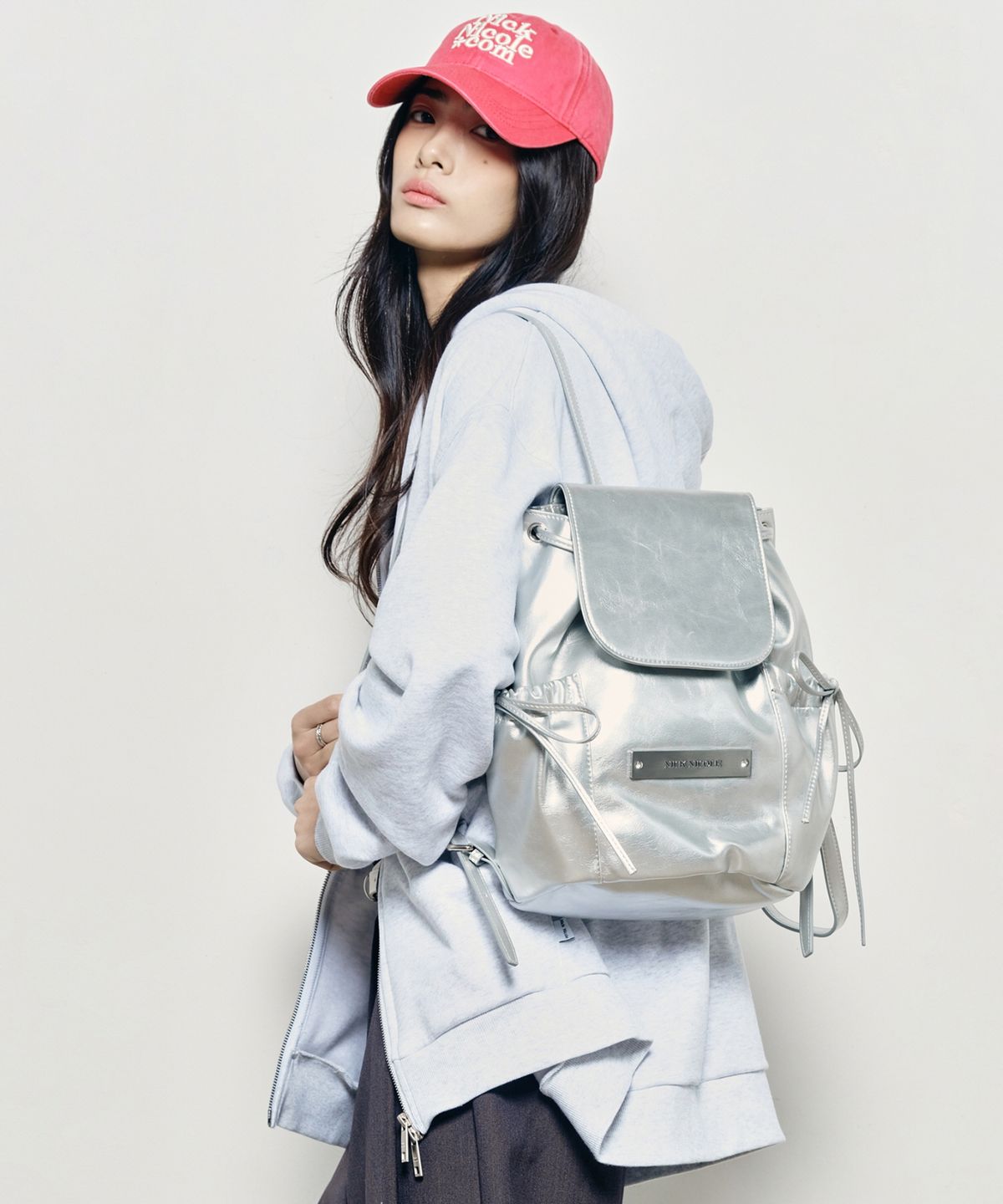 닉앤니콜(NICK&NICOLE) CRYSTAL LEATHER SHIRRING BACKPACK_SILVER