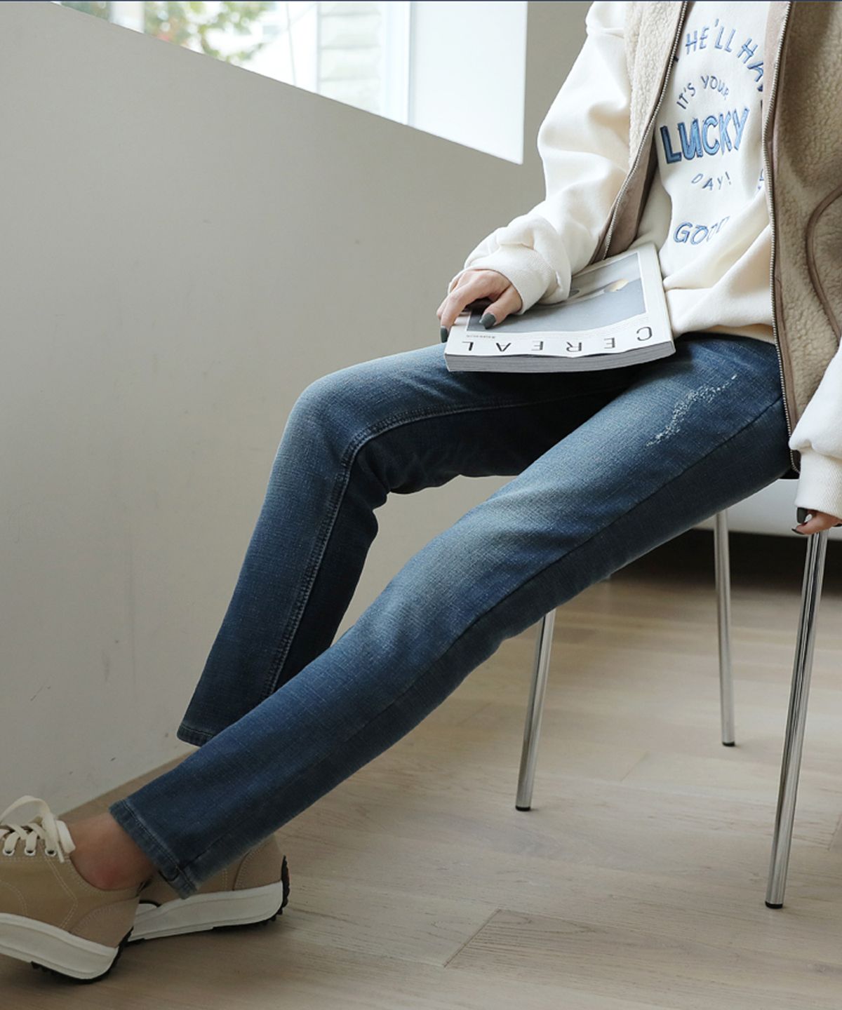 빼빼(BBAEBBAE) 융털안감 블루 워싱 슬림 일자 데님 팬츠