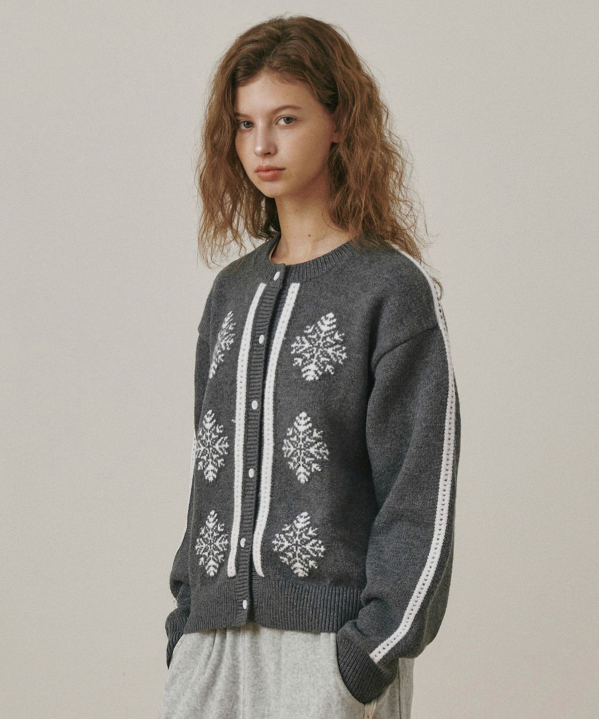 벨로엘(BELLOL) Snow flower cardigan CHARCOAL