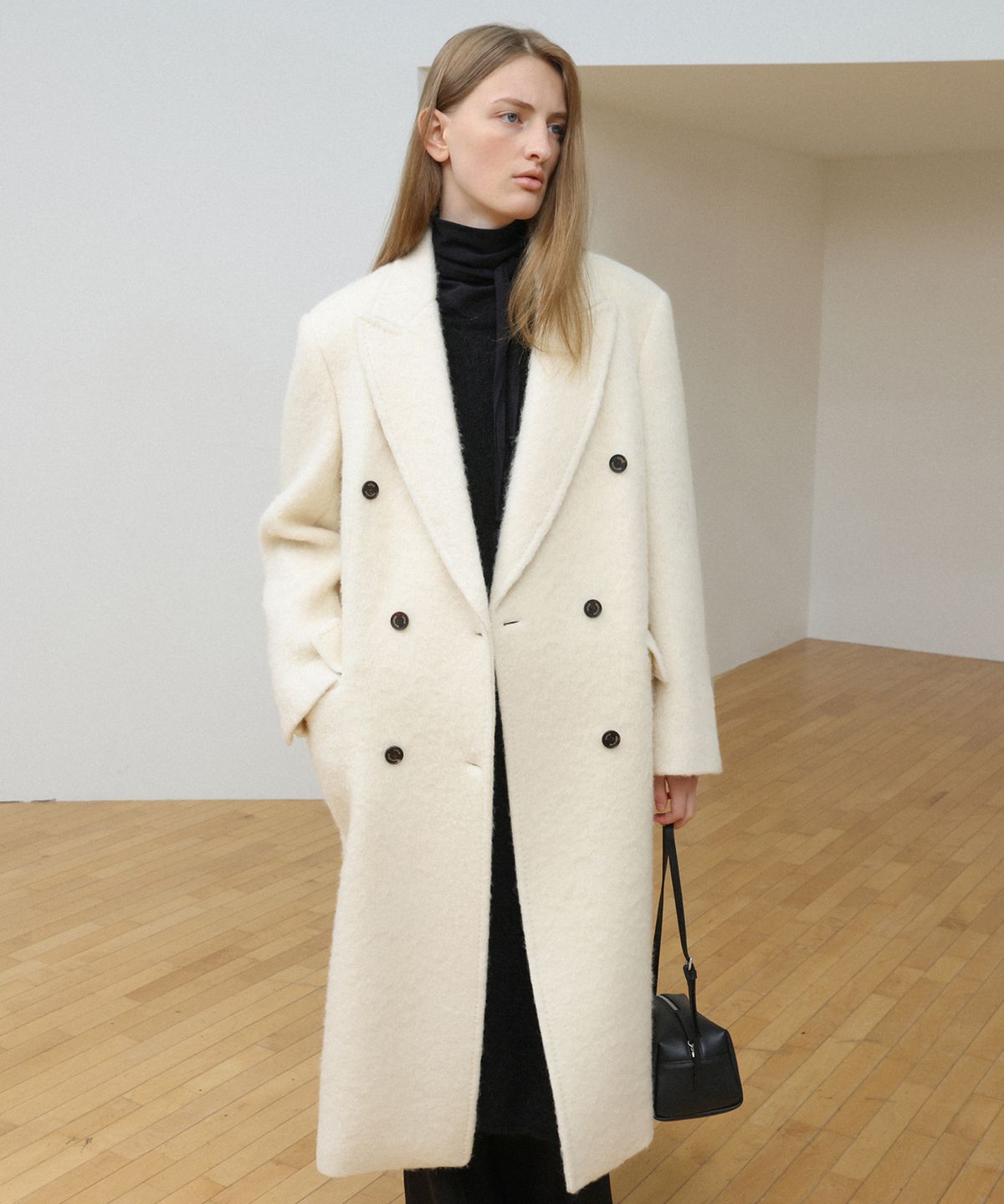 르바(LEVAR) Hairy Alpaca Blended Classic Coat - Vanilla Cream