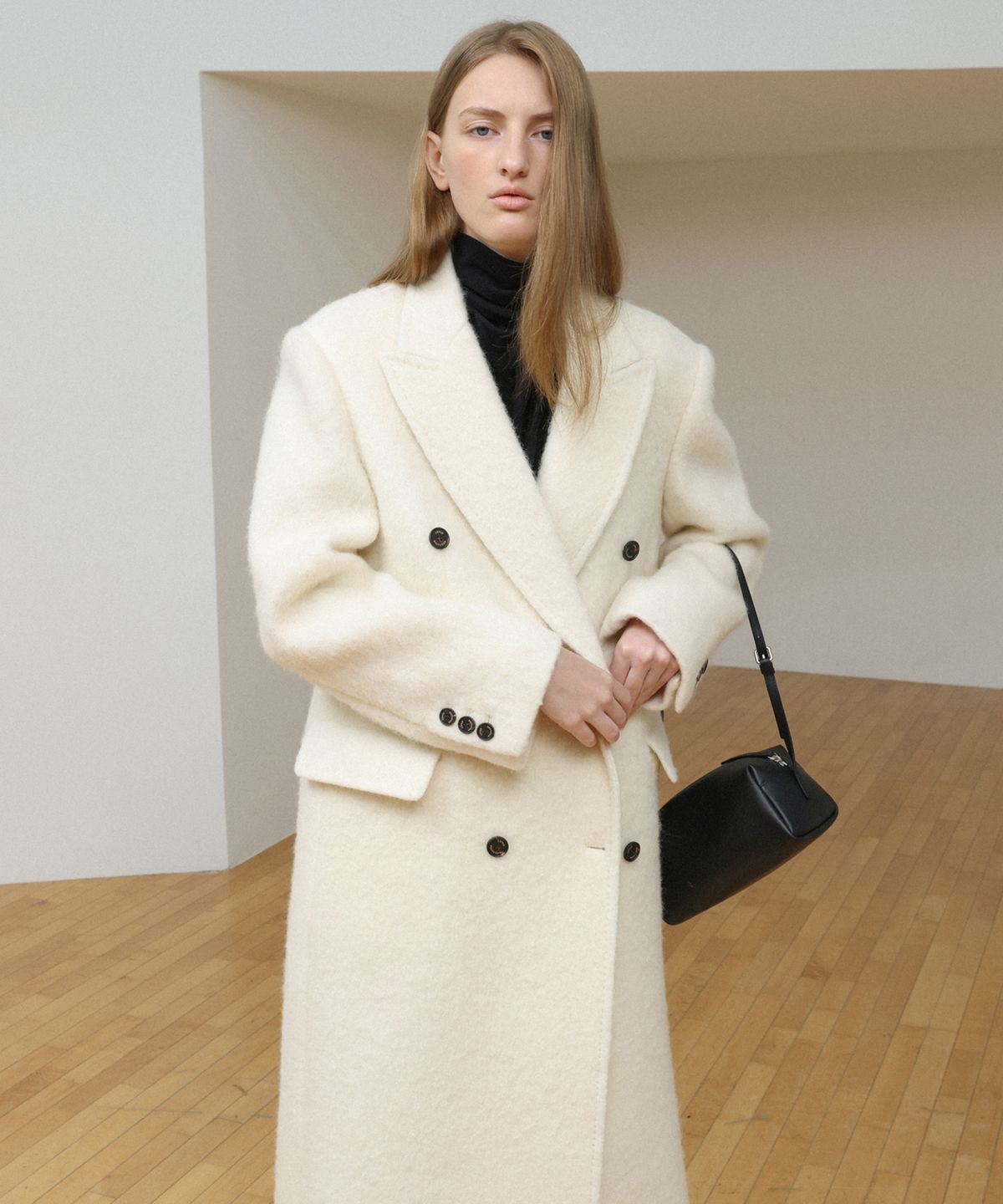 르바(LEVAR) Hairy Alpaca Blended Classic Coat - Vanilla Cream