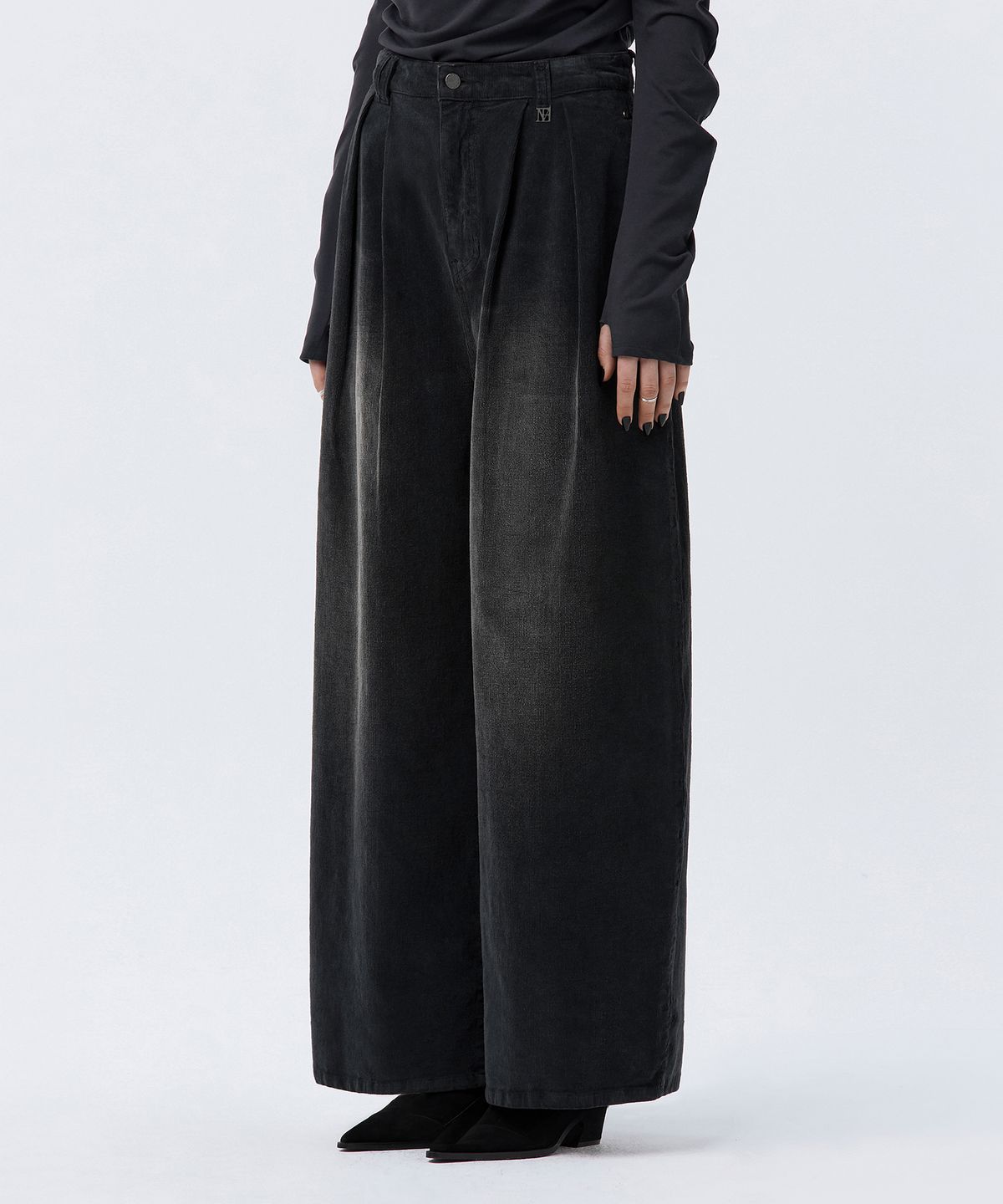 트리밍버드(TREEMINGBIRD) Corduroy Balloon Pants [ Black ]