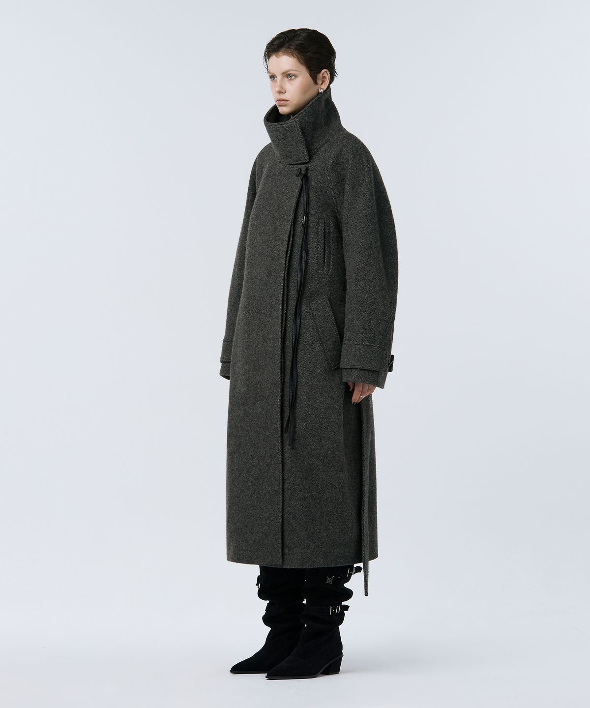 트리밍버드(TREEMINGBIRD) High Neck Strap Raglan Coat [ Khaki Gray ]