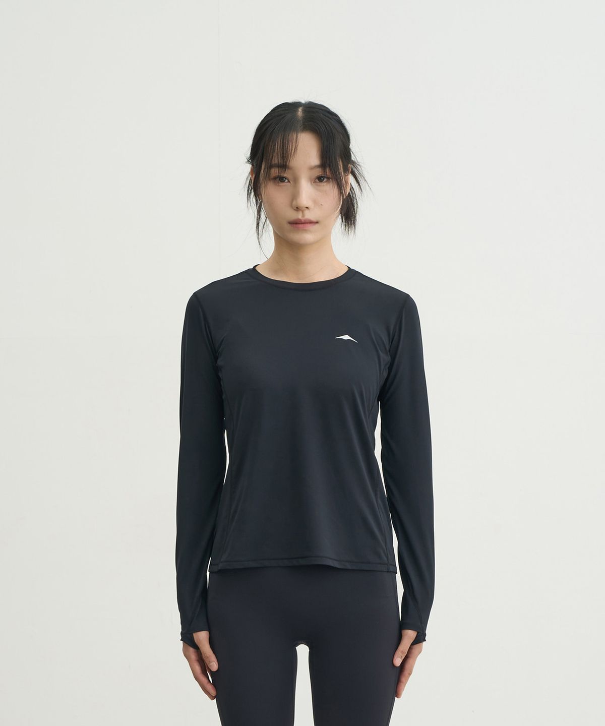 고요웨어(GOYOWEAR) W 로고 롱 슬리브 (블랙)