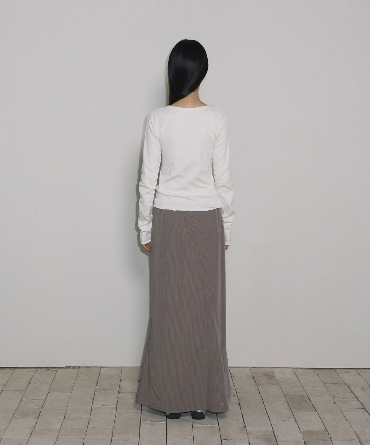이어닝(YEARNING) 다이에그널 인시전 맥시 스커트, 포그 베이지
