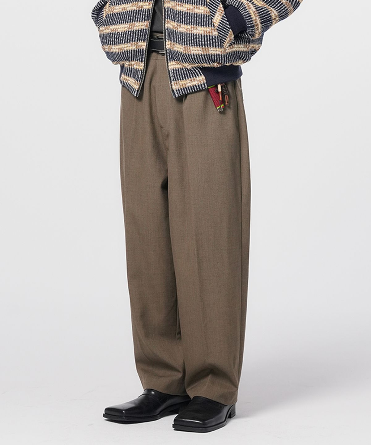 홍우성(HONGWOOSUNG) Toolback Wide Trousers_Khaki Brown