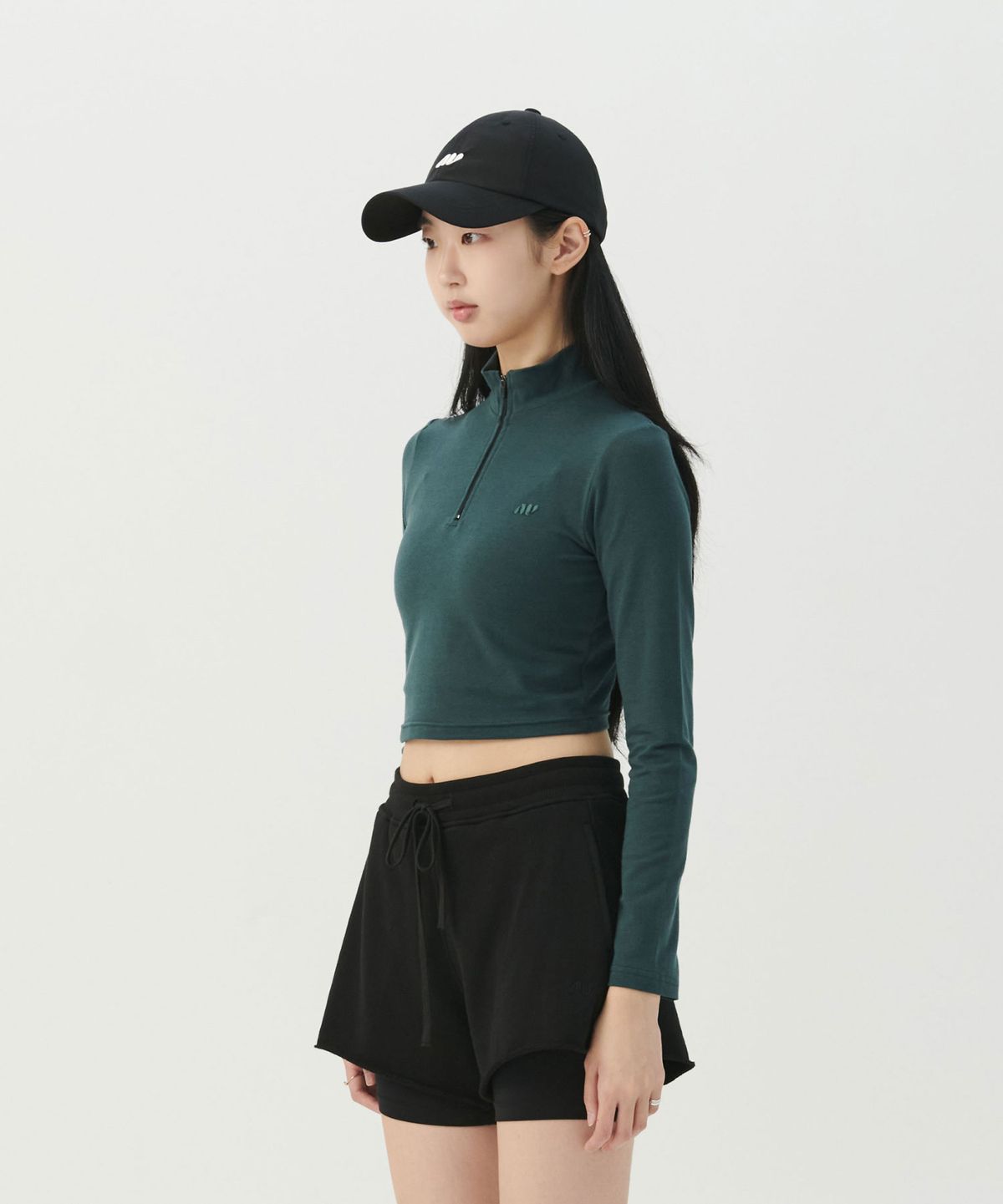 누바이브(NUVAIV) 하프 집업 롱 슬리브 크롭 티셔츠 [그린]