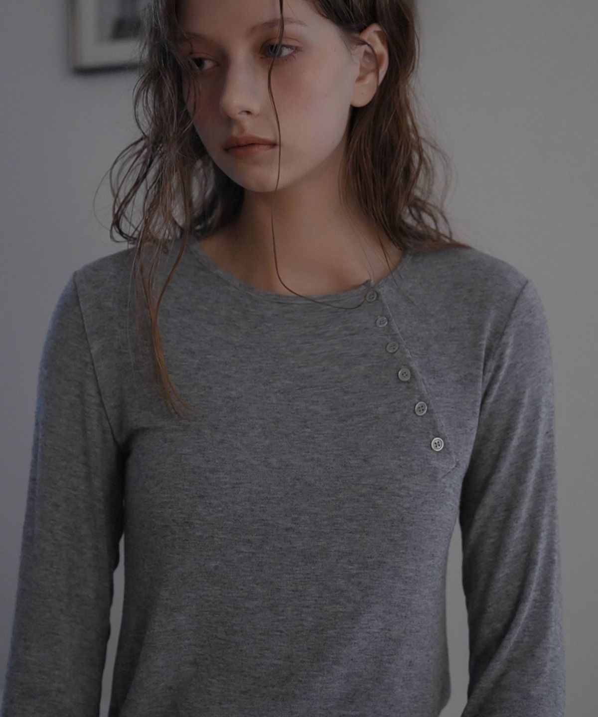 드헤베(DEHEVE) Side Button Long Sleeve [Charcoal]