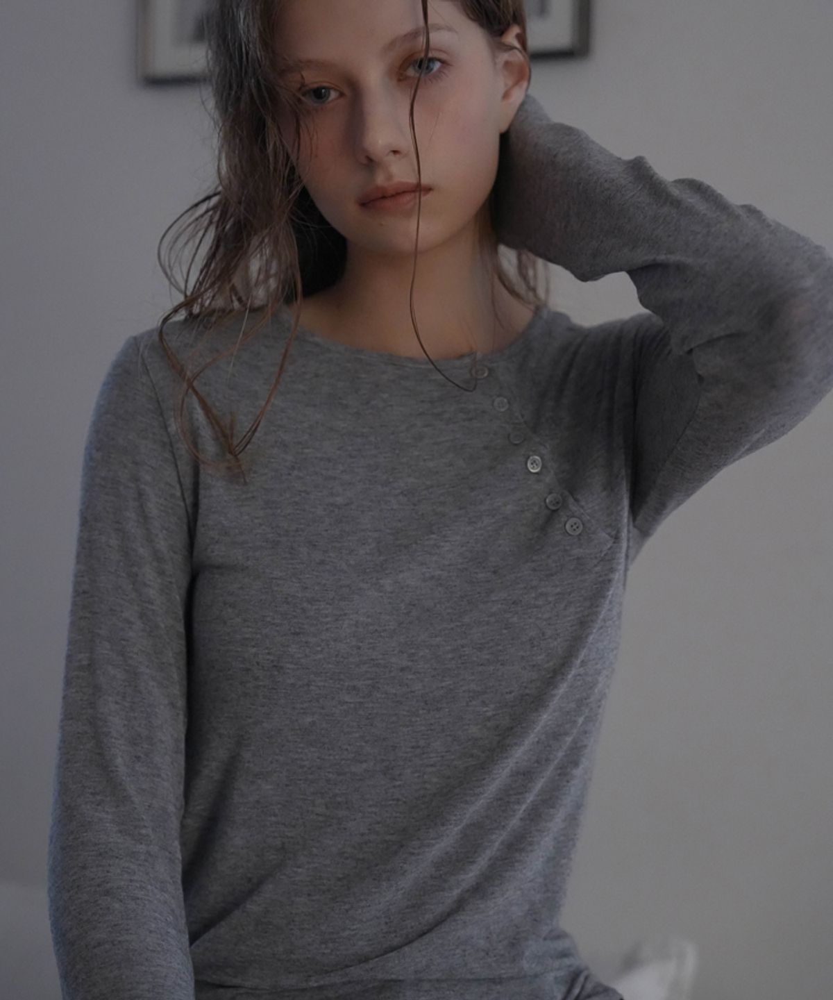 드헤베(DEHEVE) Side Button Long Sleeve [Charcoal]