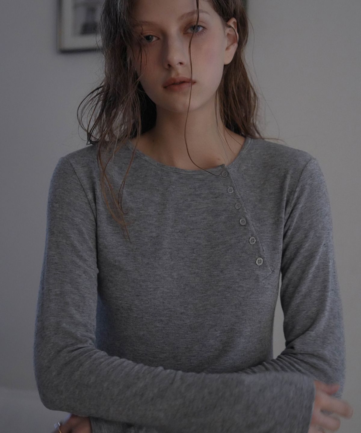드헤베(DEHEVE) Side Button Long Sleeve [Charcoal]