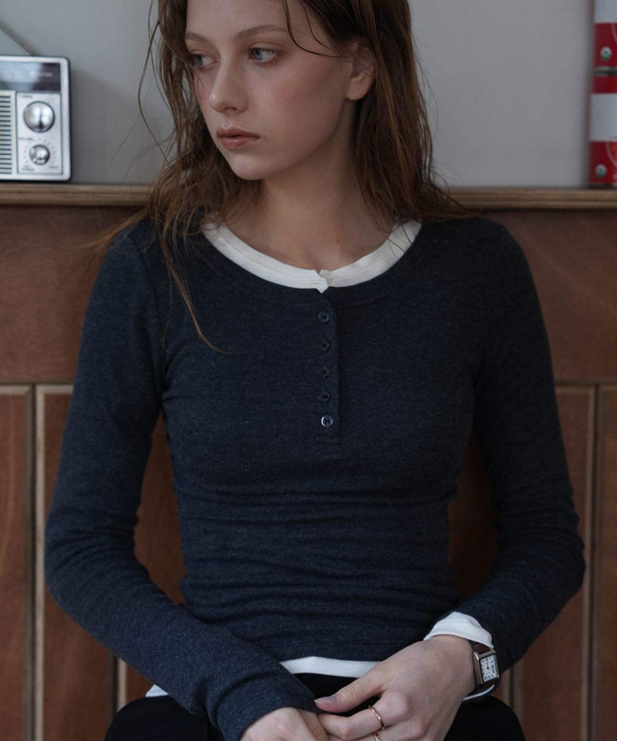 드헤베(DEHEVE) Henley Neck Long Sleeve [Charcoal]