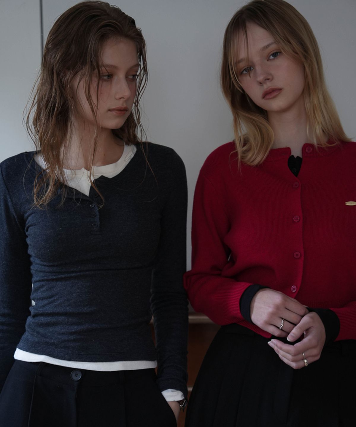 드헤베(DEHEVE) Henley Neck Long Sleeve [Charcoal]