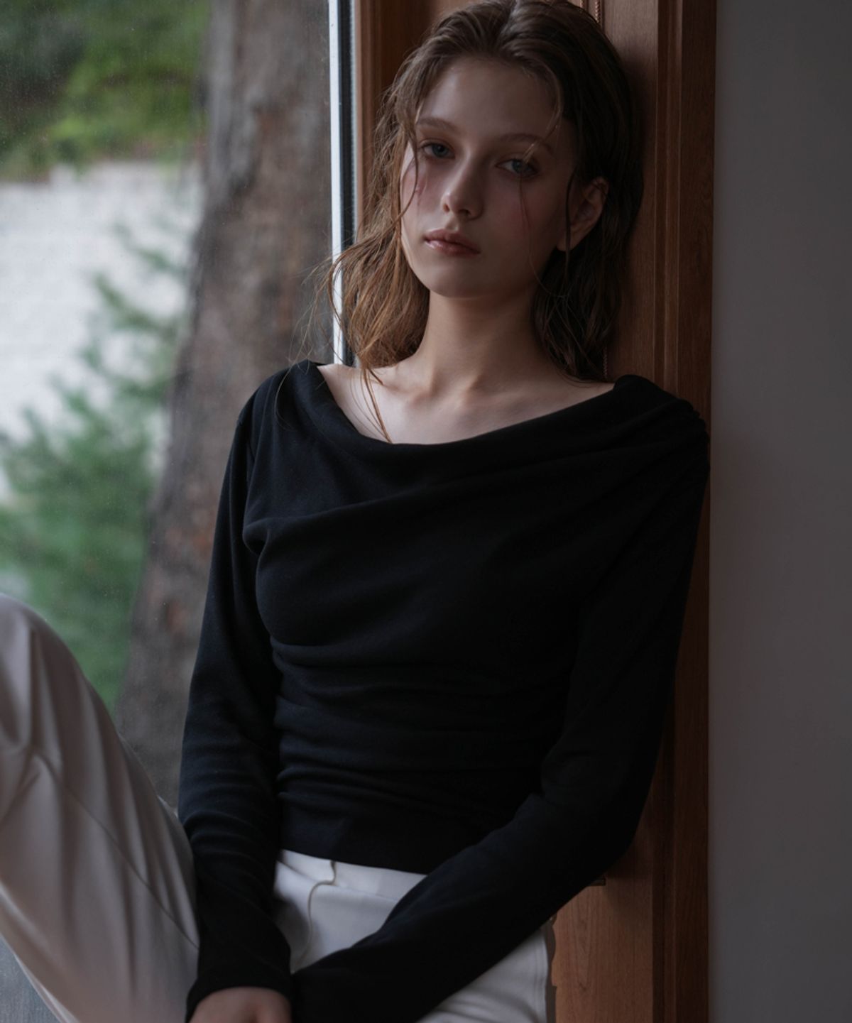 드헤베(DEHEVE) Drape Neck Long Sleeve [Black]