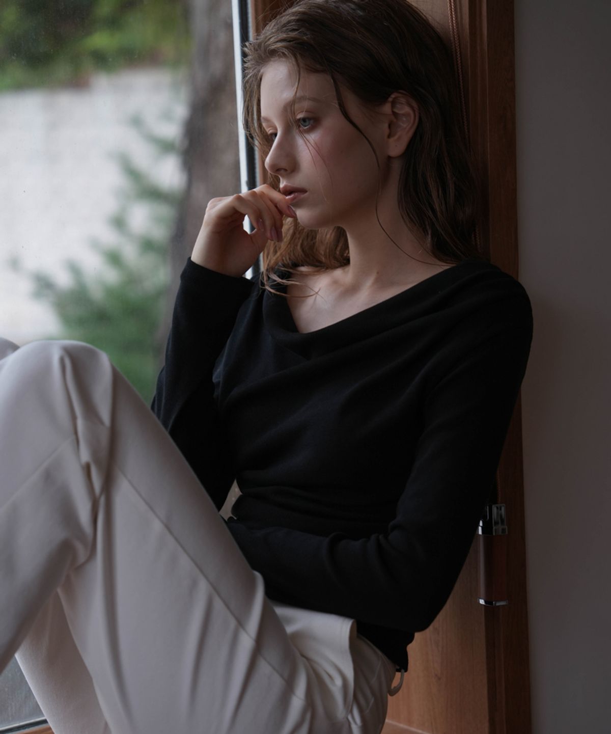 드헤베(DEHEVE) Drape Neck Long Sleeve [Black]