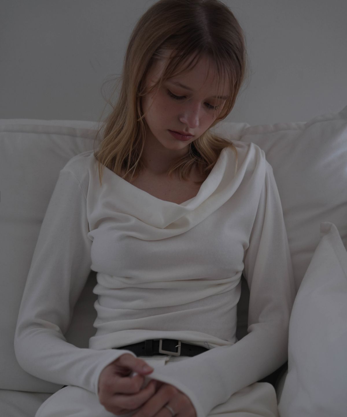드헤베(DEHEVE) Drape Neck Long Sleeve [Ivory]