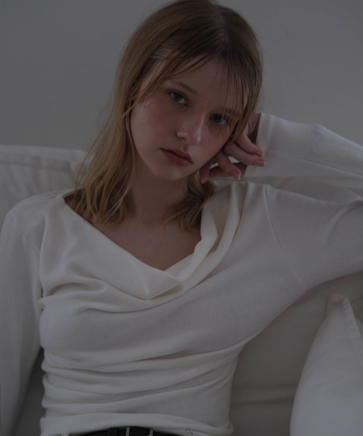 드헤베(DEHEVE) Drape Neck Long Sleeve [Ivory]