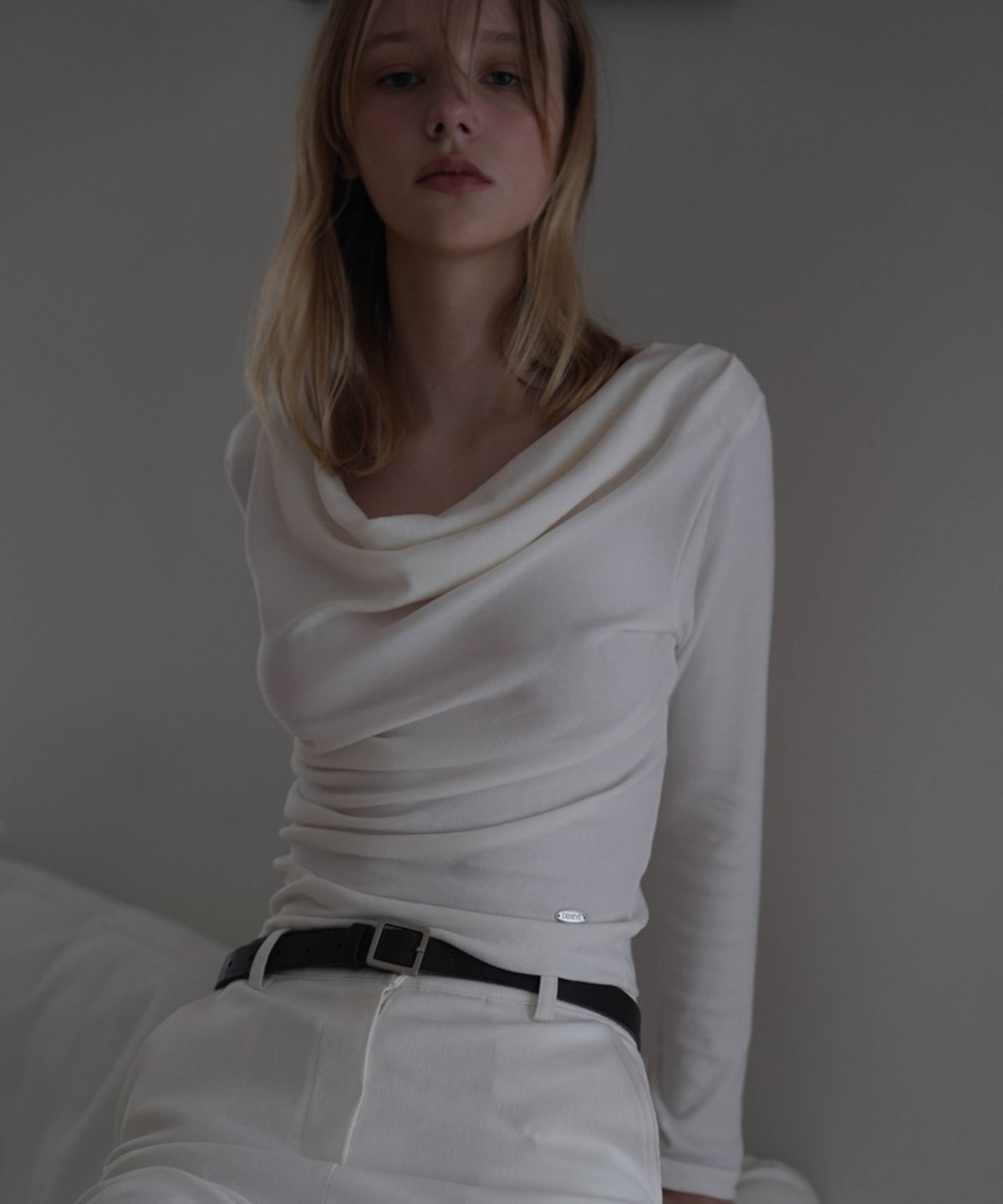 드헤베(DEHEVE) Drape Neck Long Sleeve [Ivory]