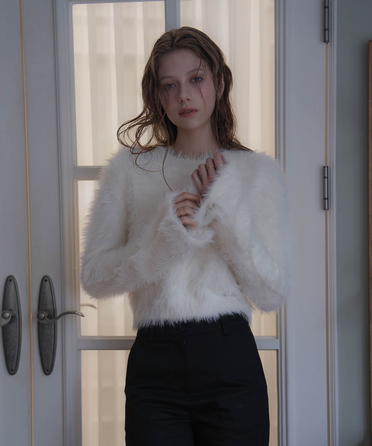 드헤베(DEHEVE) Hairy Flare Sleeve Knit [Ivory]