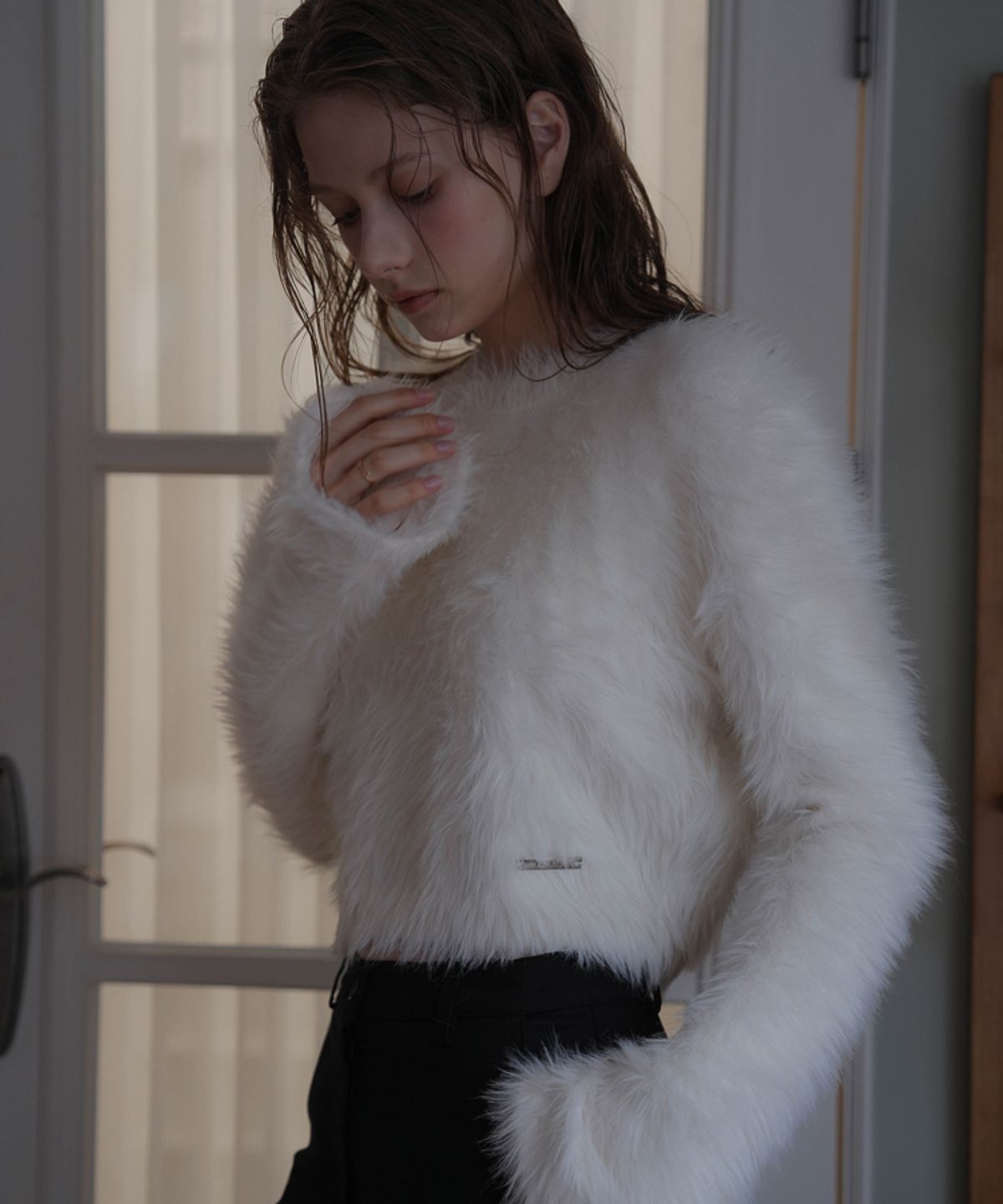 드헤베(DEHEVE) Hairy Flare Sleeve Knit [Ivory]