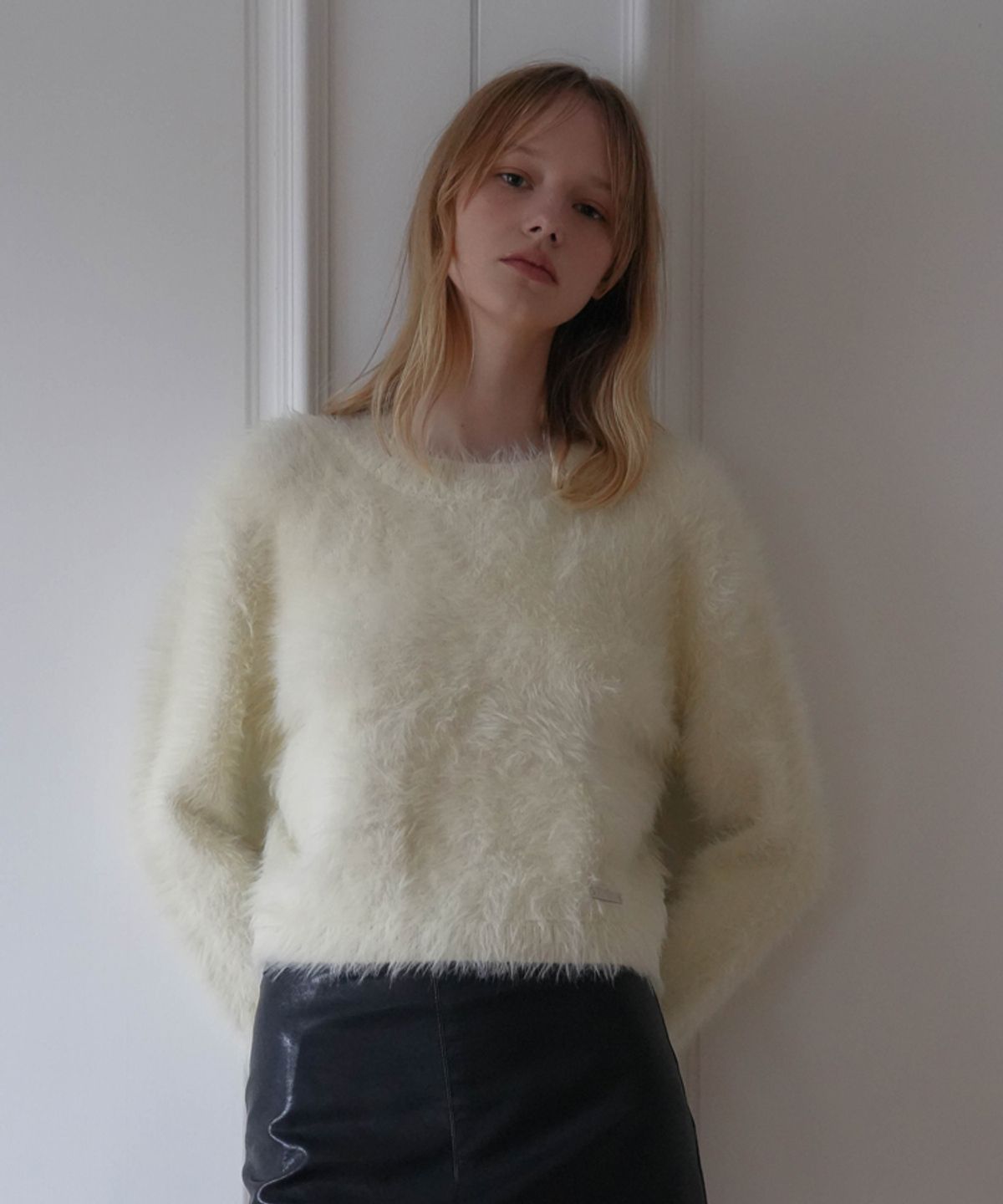 드헤베(DEHEVE) Hairy Flare Sleeve Knit [Cream]