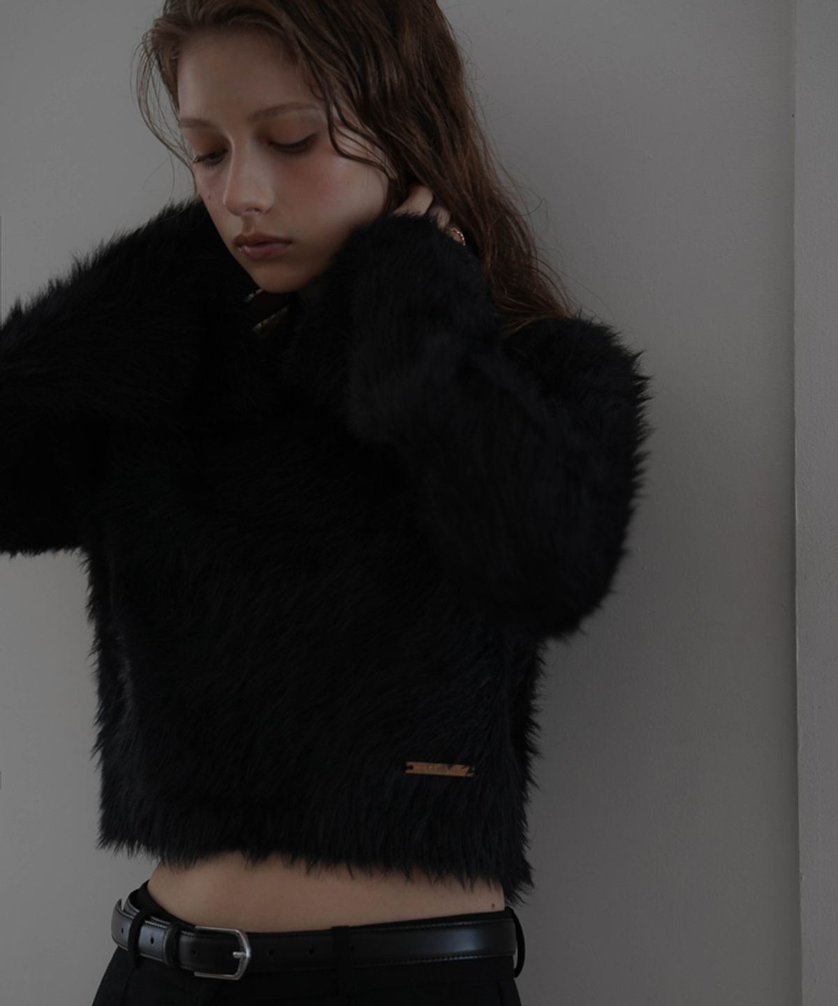 드헤베(DEHEVE) Hairy Flare Sleeve Knit [Black]
