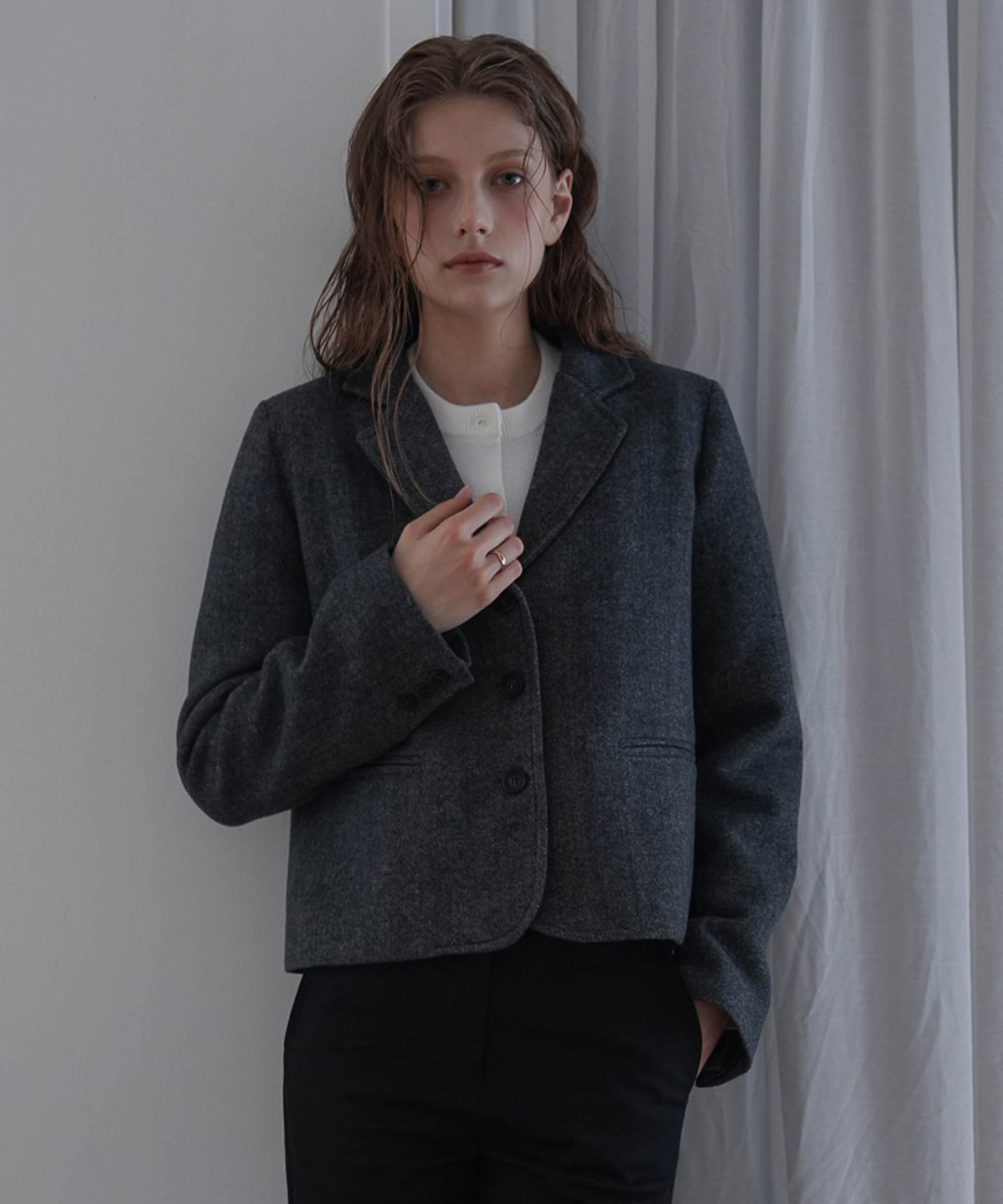드헤베(DEHEVE) Crop button Jacket [Charcoal]