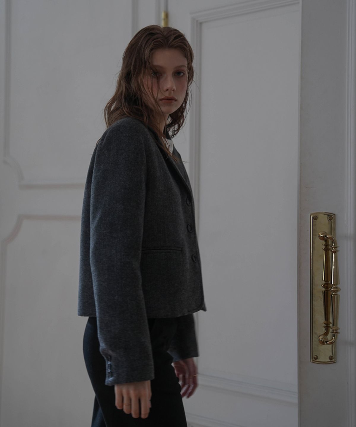 드헤베(DEHEVE) Crop button Jacket [Charcoal]