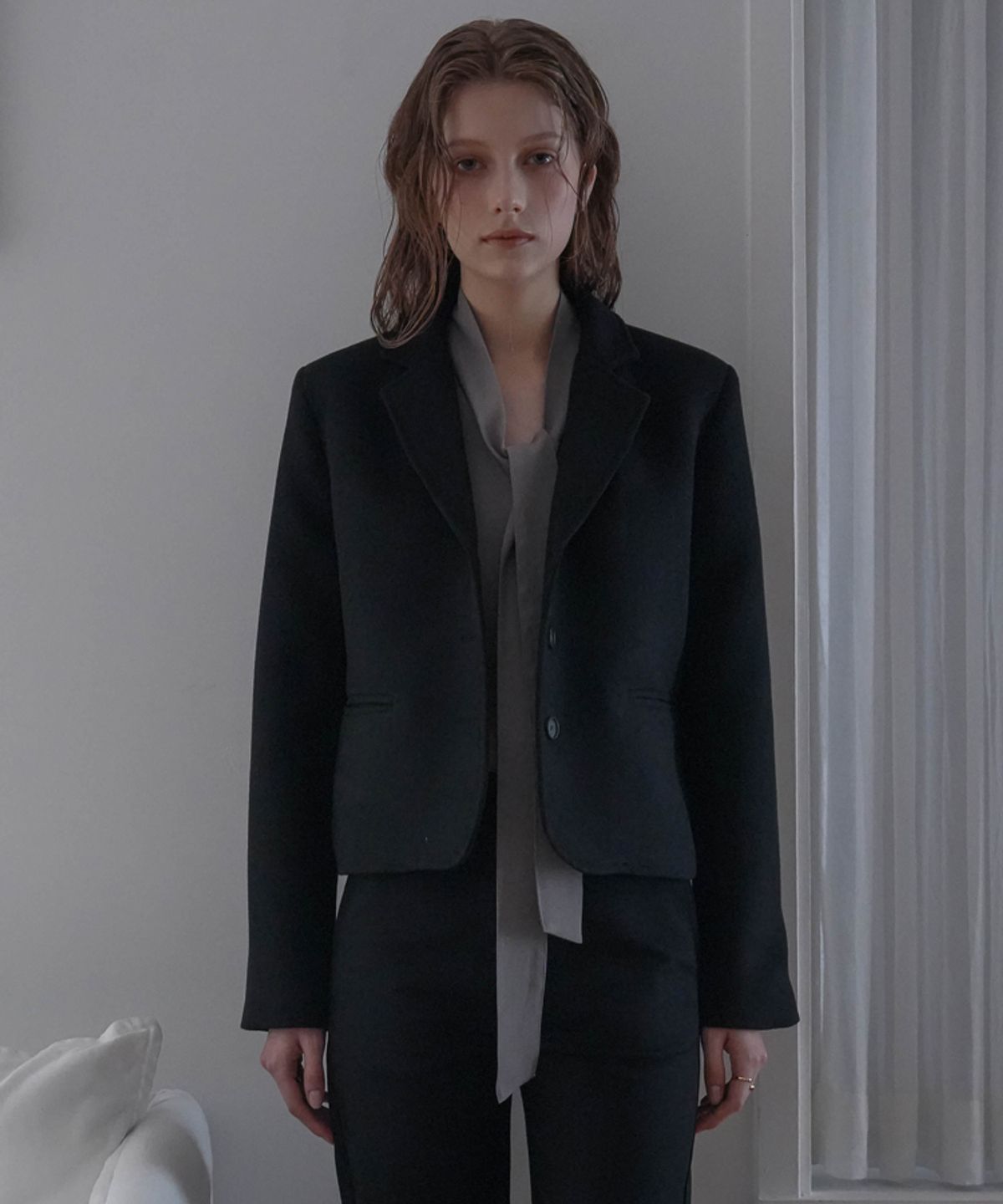 드헤베(DEHEVE) Crop button Jacket [Black]