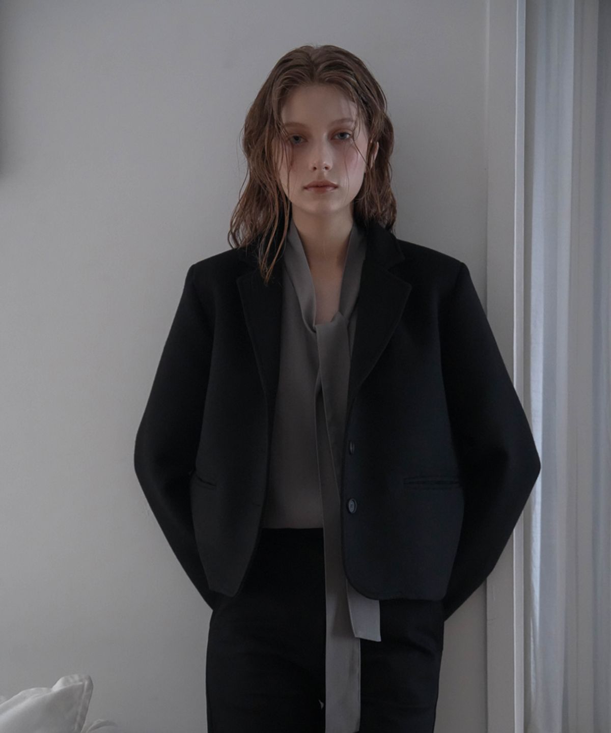 드헤베(DEHEVE) Crop button Jacket [Black]