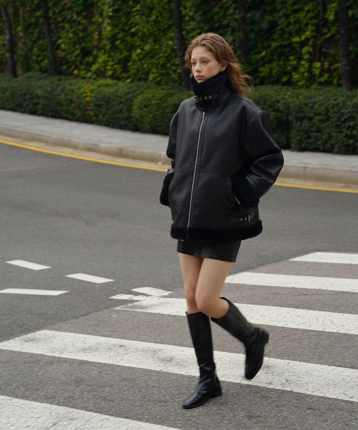 드헤베(DEHEVE) Leather High-Neck Mustang [Black]