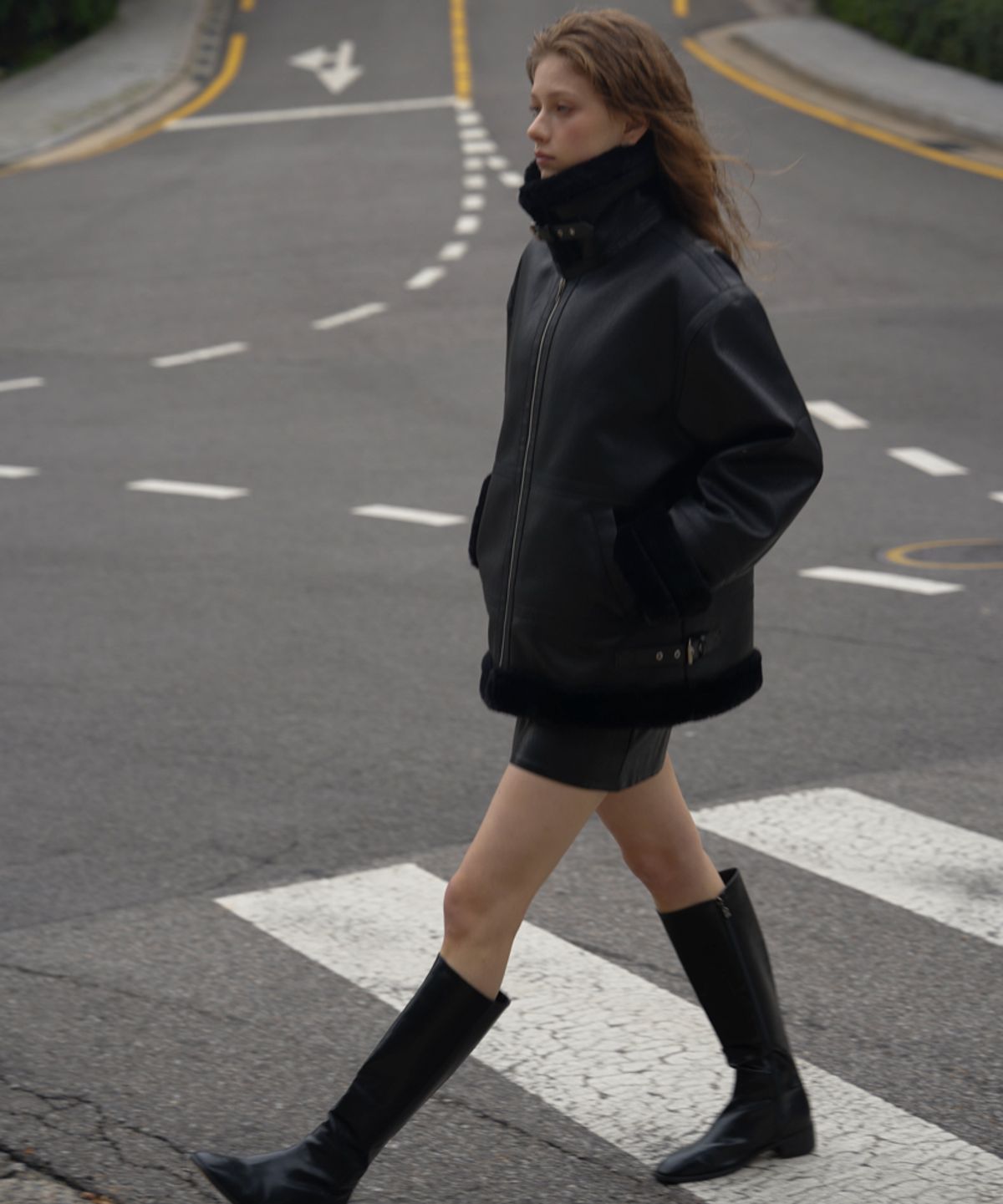 드헤베(DEHEVE) Leather High-Neck Mustang [Black]