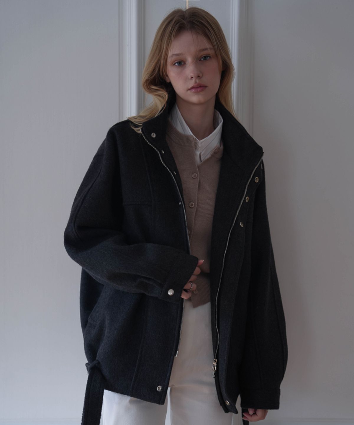 드헤베(DEHEVE) Belted Wool Half Jacket [Charcoal]
