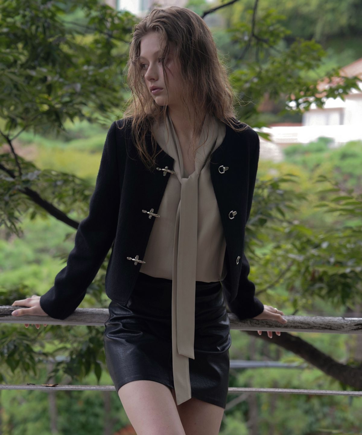 드헤베(DEHEVE) Buckle Pointed Tweed Jacket [Black]
