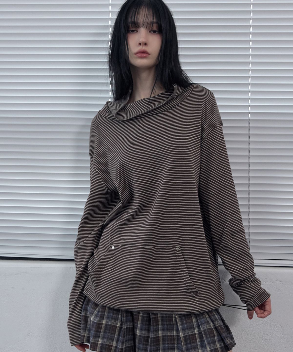 렌세(RENSE) Loose Fit Turtleneck Tee Brown Stripe