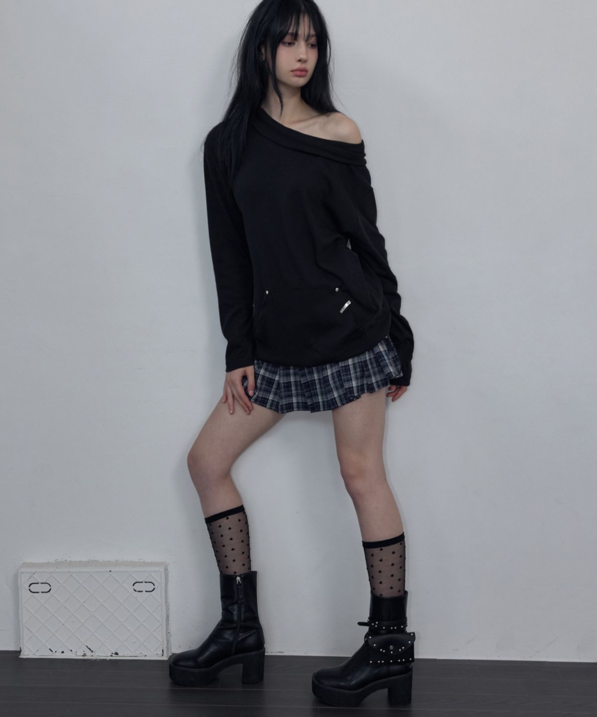 렌세(RENSE) Loose Fit Turtleneck Tee Black