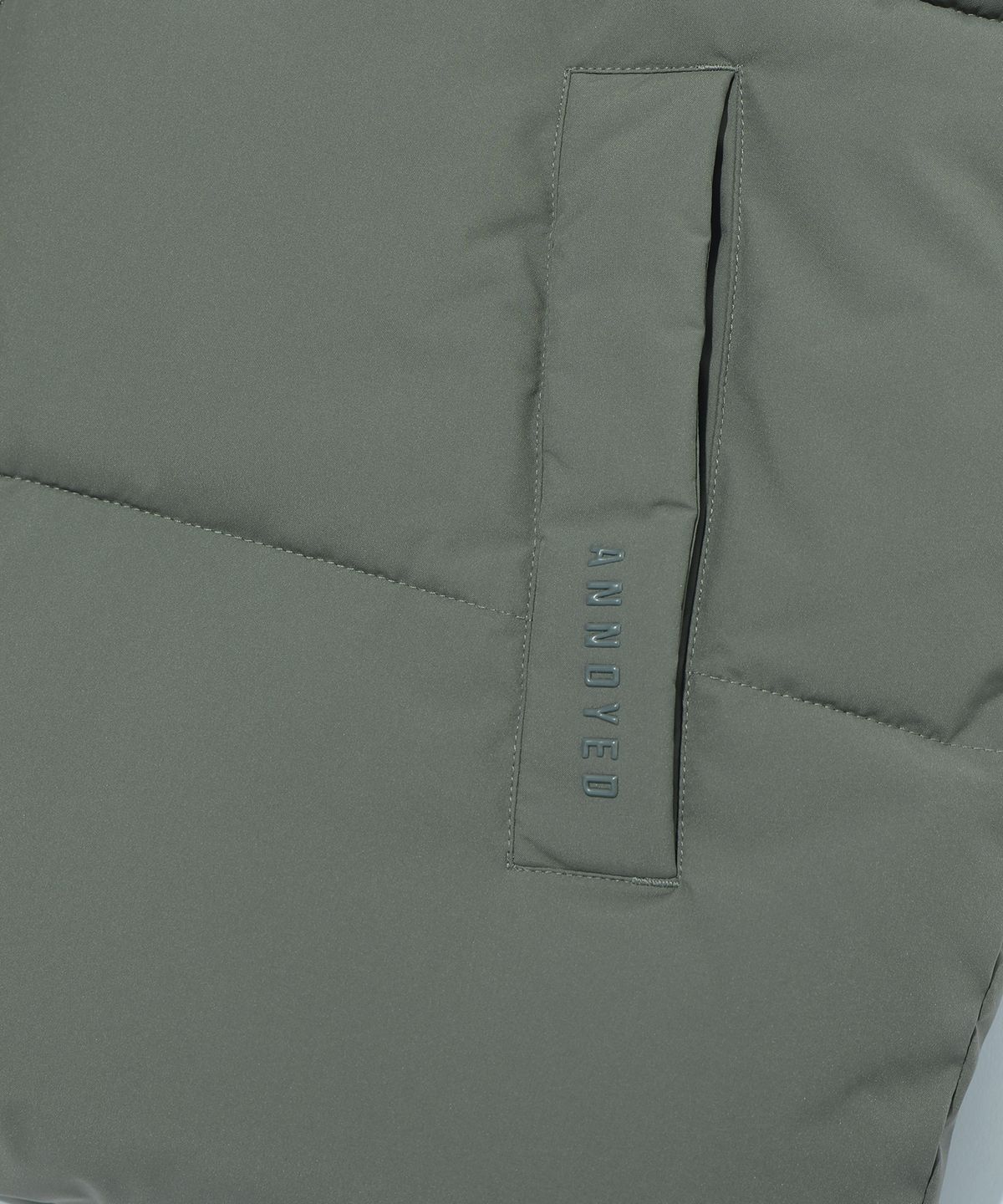 어노이드(ANNOYED) 하이넥 웰론 패디드 베스트 LP9JU932_KHAKI