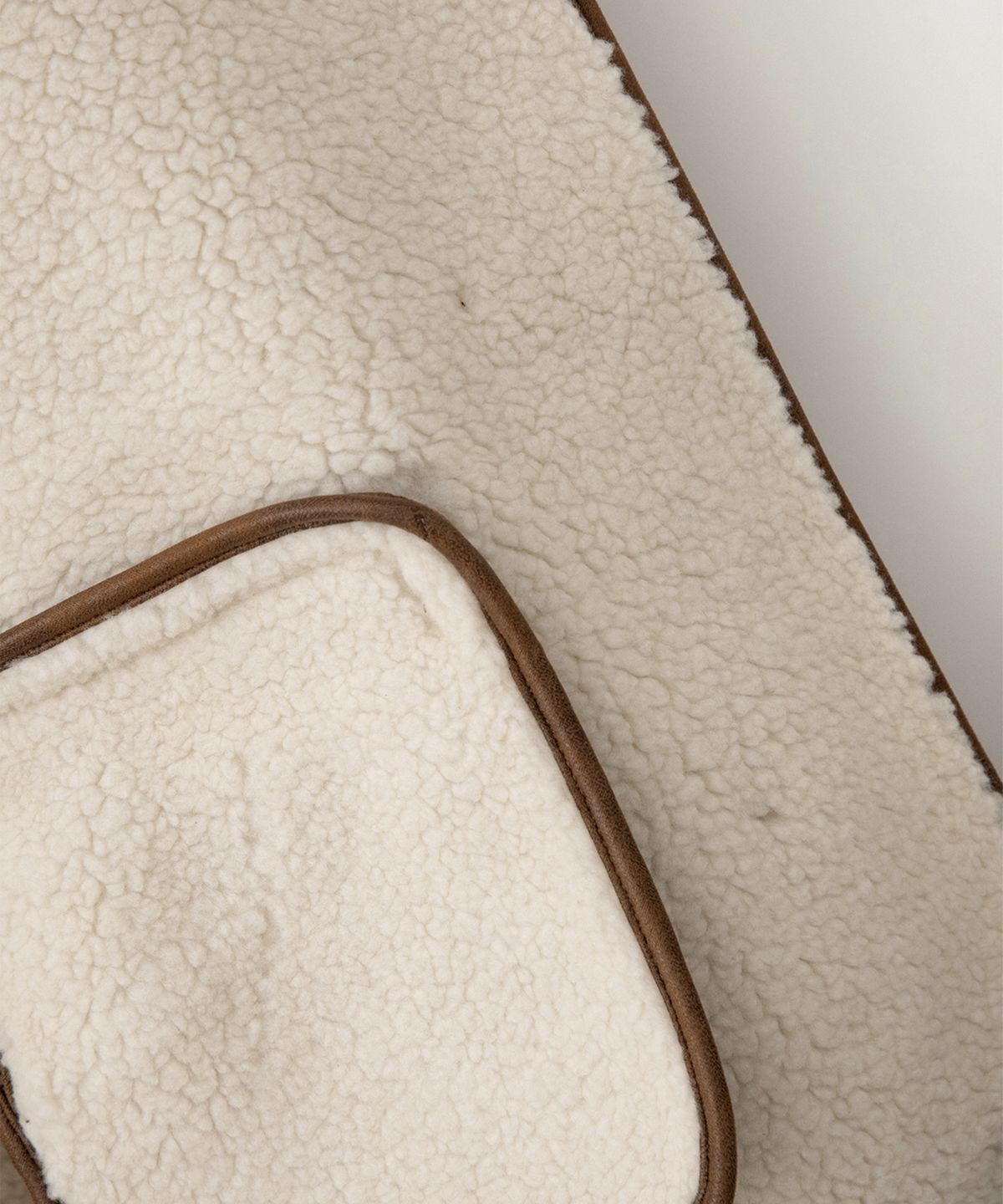 썸웨어버터(SOMEWHEREBUTTER) Vintage Shearling Mustang - Camel