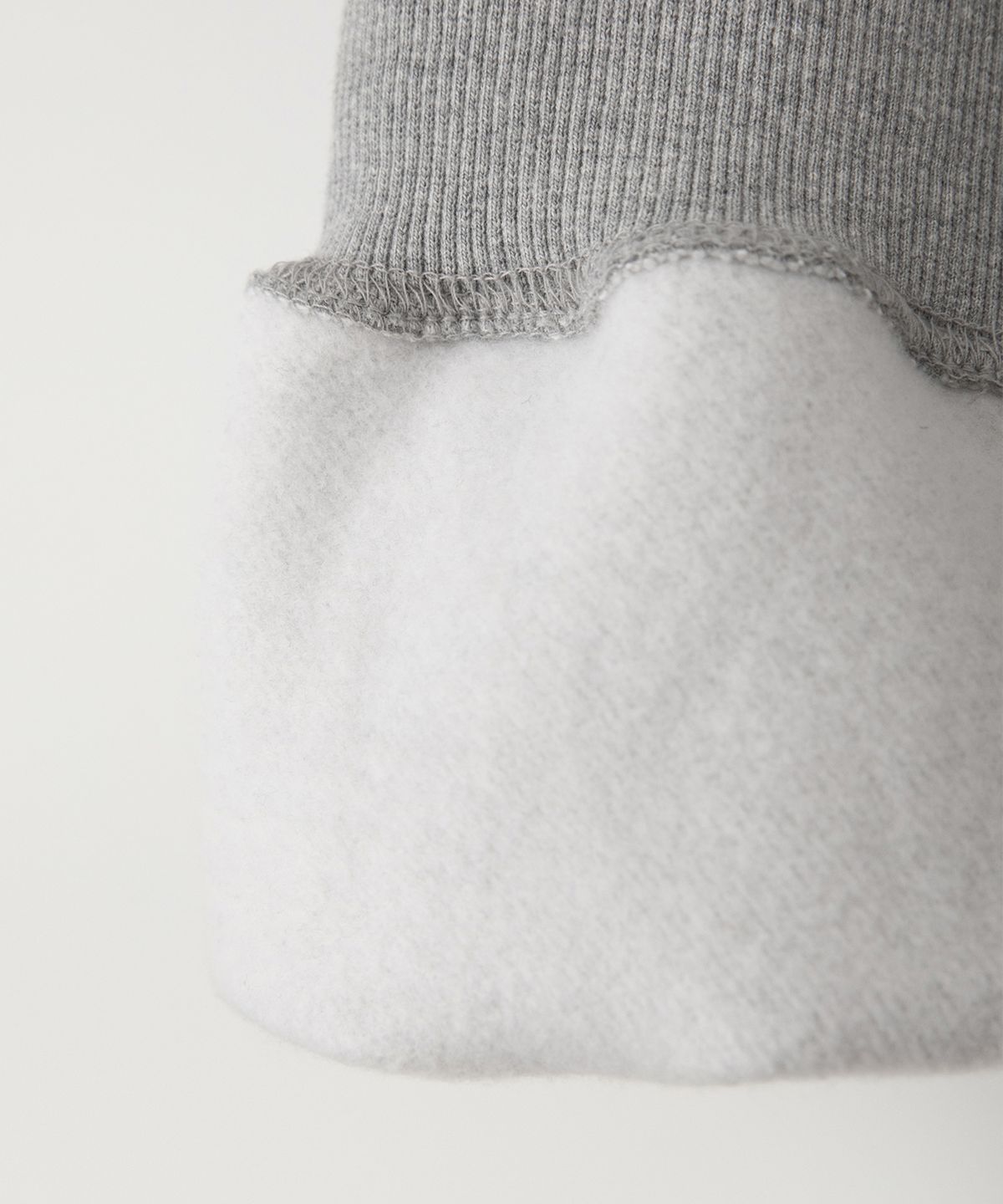 썸웨어버터(SOMEWHEREBUTTER) Square Logo Half Zip-Up Sweatshirt - Grey