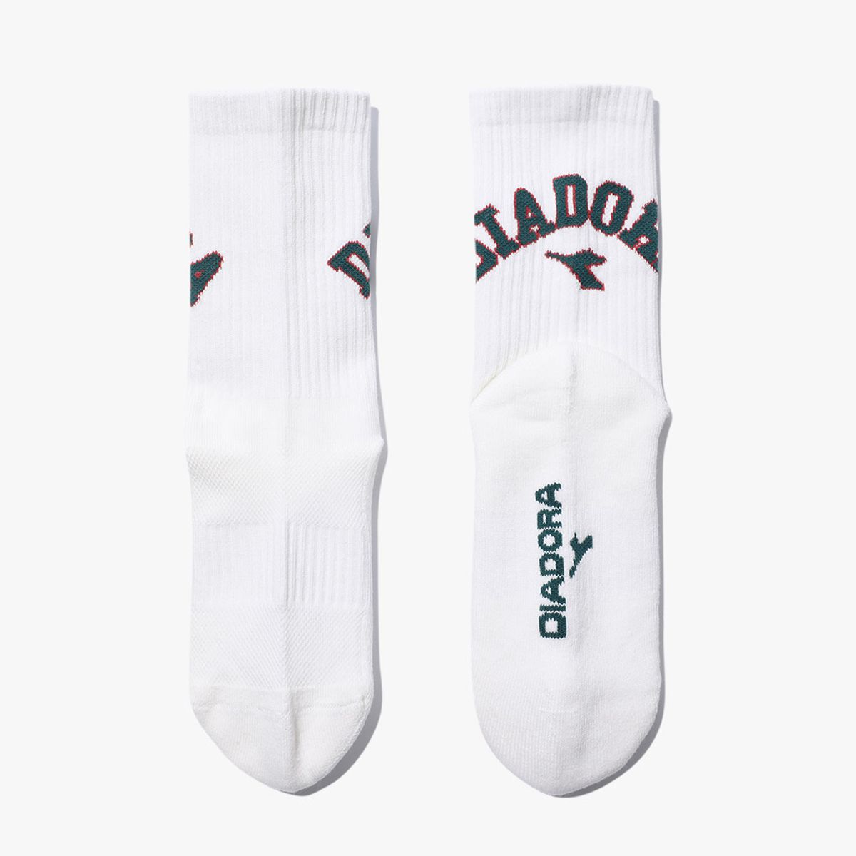 디아도라(diadora) 아치 로고 미드 삭스 WHITE